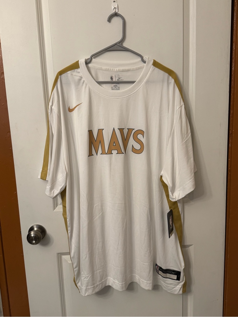 Nike White and Gold Mavs Men's Short-Sleeve Jersey Tee